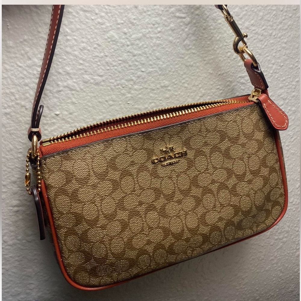coach nolita 19